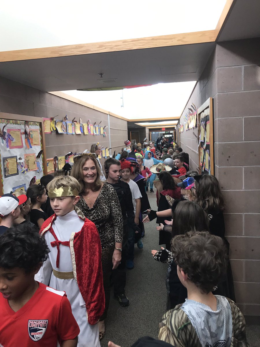 SargentSharks's tweet photo. Sargent All-School  Halloween Parade! #Tonsofsmiles https://t.co/WDpUxlM3hX