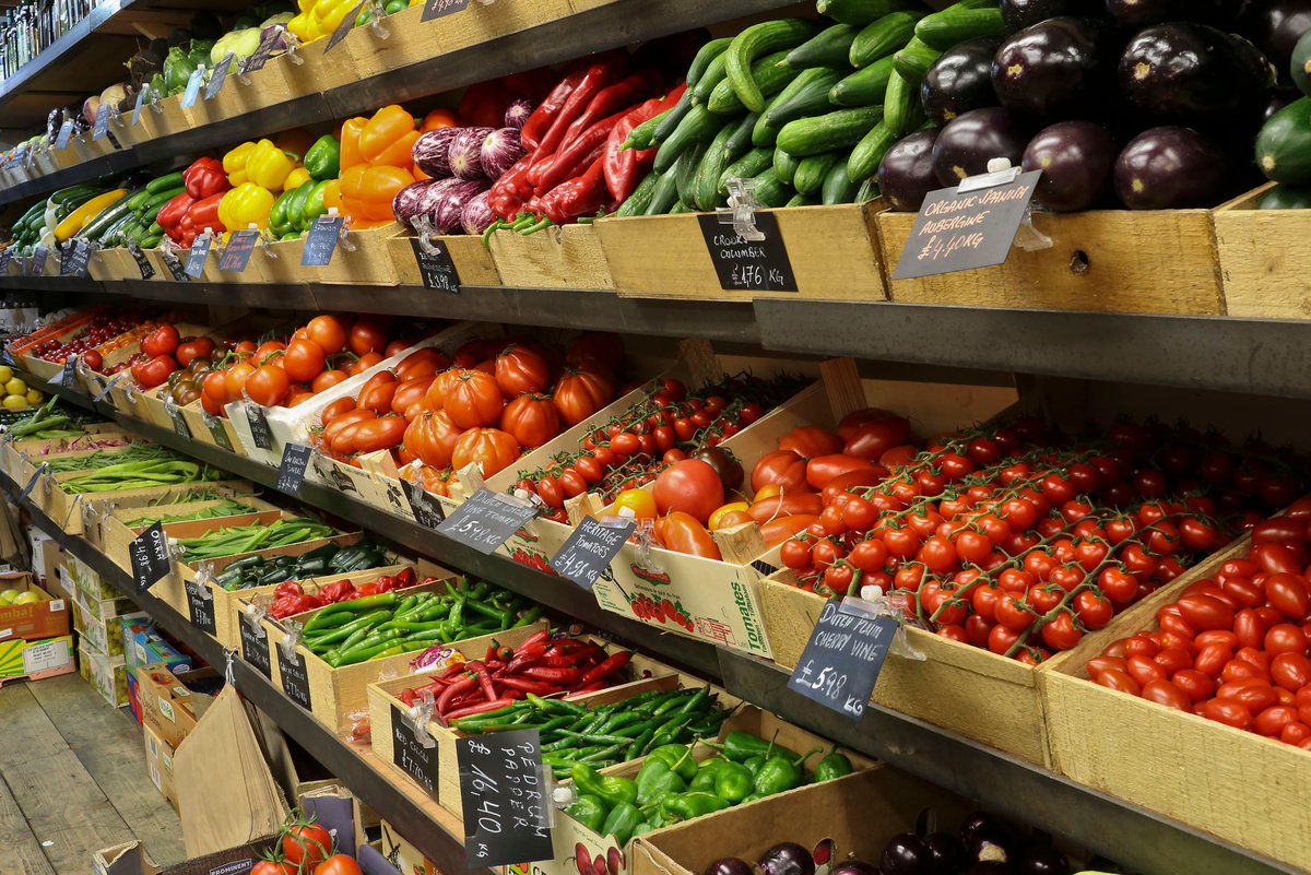 Read <a href="/parkwaygreens/">Parkway greens F&V</a> story to find out how putting on a show can help increase sales: bit.ly/2lE839Z #sellmorefruitandveg