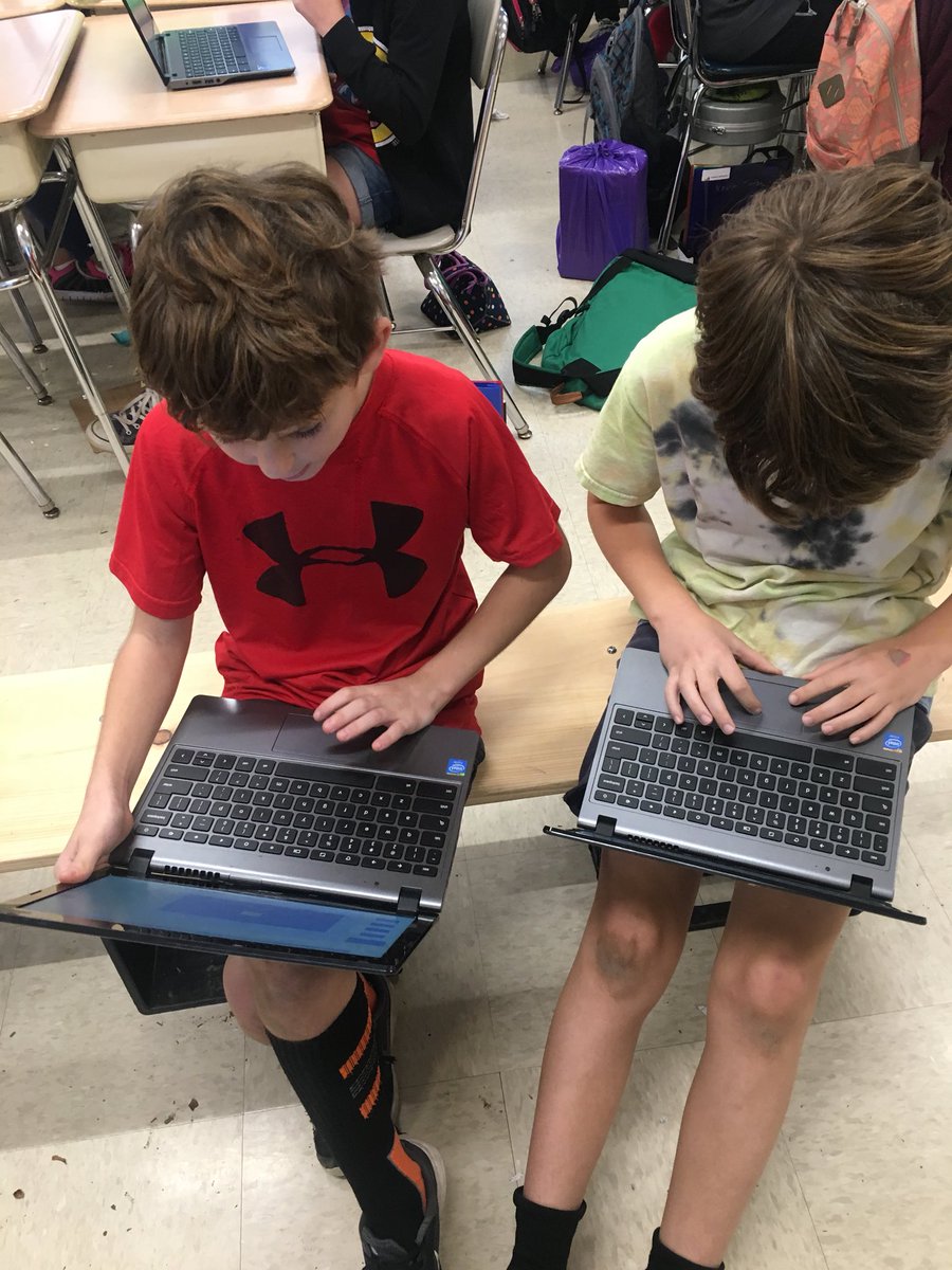 MsBlyereads's tweet photo. #loadingawesomeness! Helping each other while we explore and create #powtoons in DelosSantos’ class! #digitalpresentations @RoosPrincipal4 https://t.co/gmznQ7E8FY