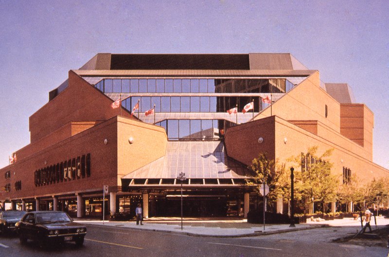 Urban_Toronto's tweet photo. Happy 40th Birthday to the #Toronto Reference Library! Lots of info &amp; great photos here: https://t.co/Gx9hwngK4M @torontolibrary https://t.co/Lg3aPzB6IW