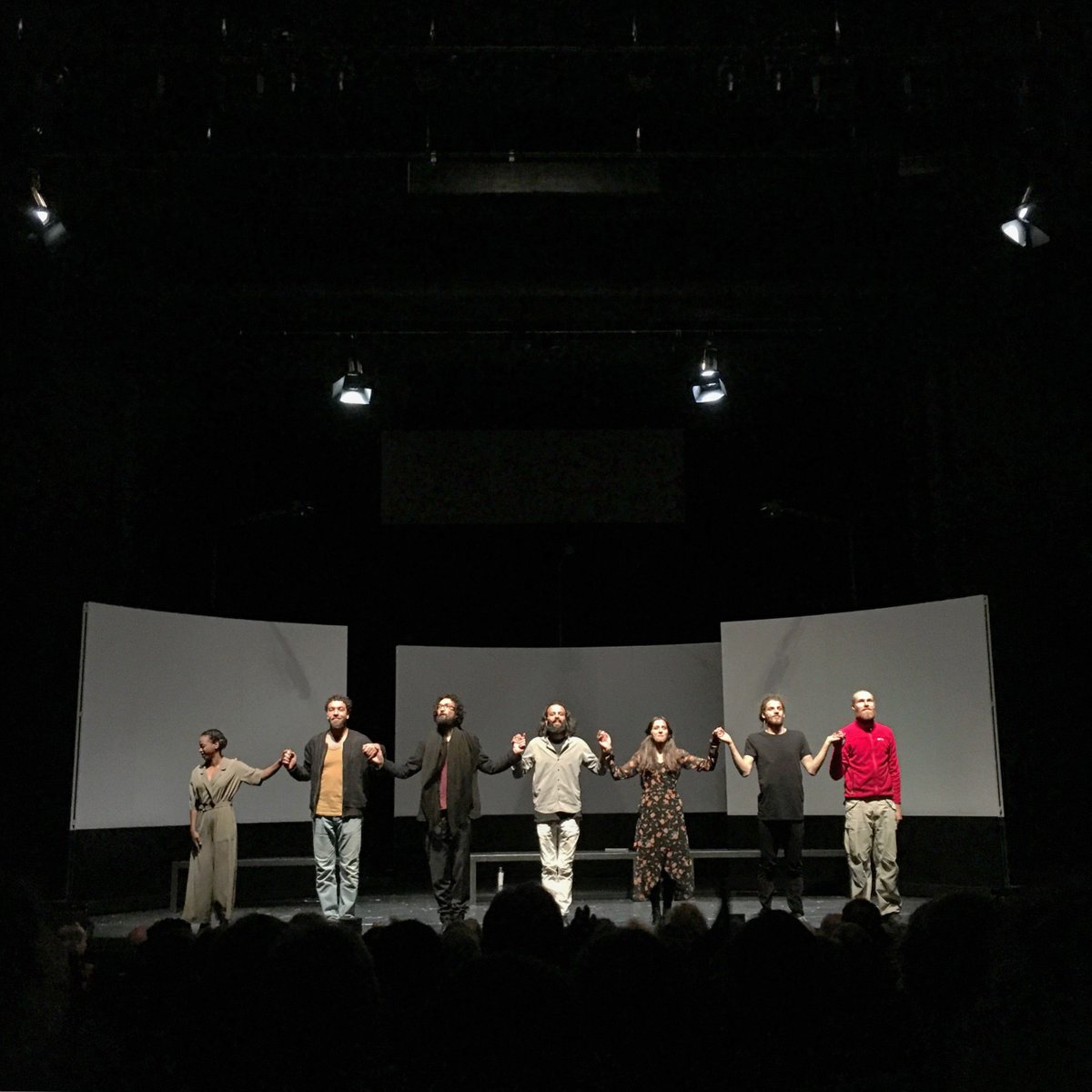 Das #ExilEnsemble des <a href="/gorkitheater/">Maxim Gorki Theater</a> machte sich zwei Wochen auf رحلة الشتاء. Mit ihren Eindrücken haben sie halt im #TheaterBremen gemacht.