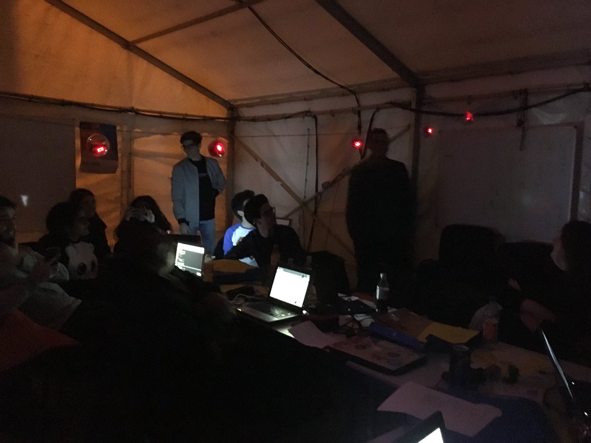 AgaDV_'s tweet photo. Live from @UofGcoLab #coding #microbit #colab #uofg #universityofglasgow #glasgow https://t.co/YGe7KAlQzA