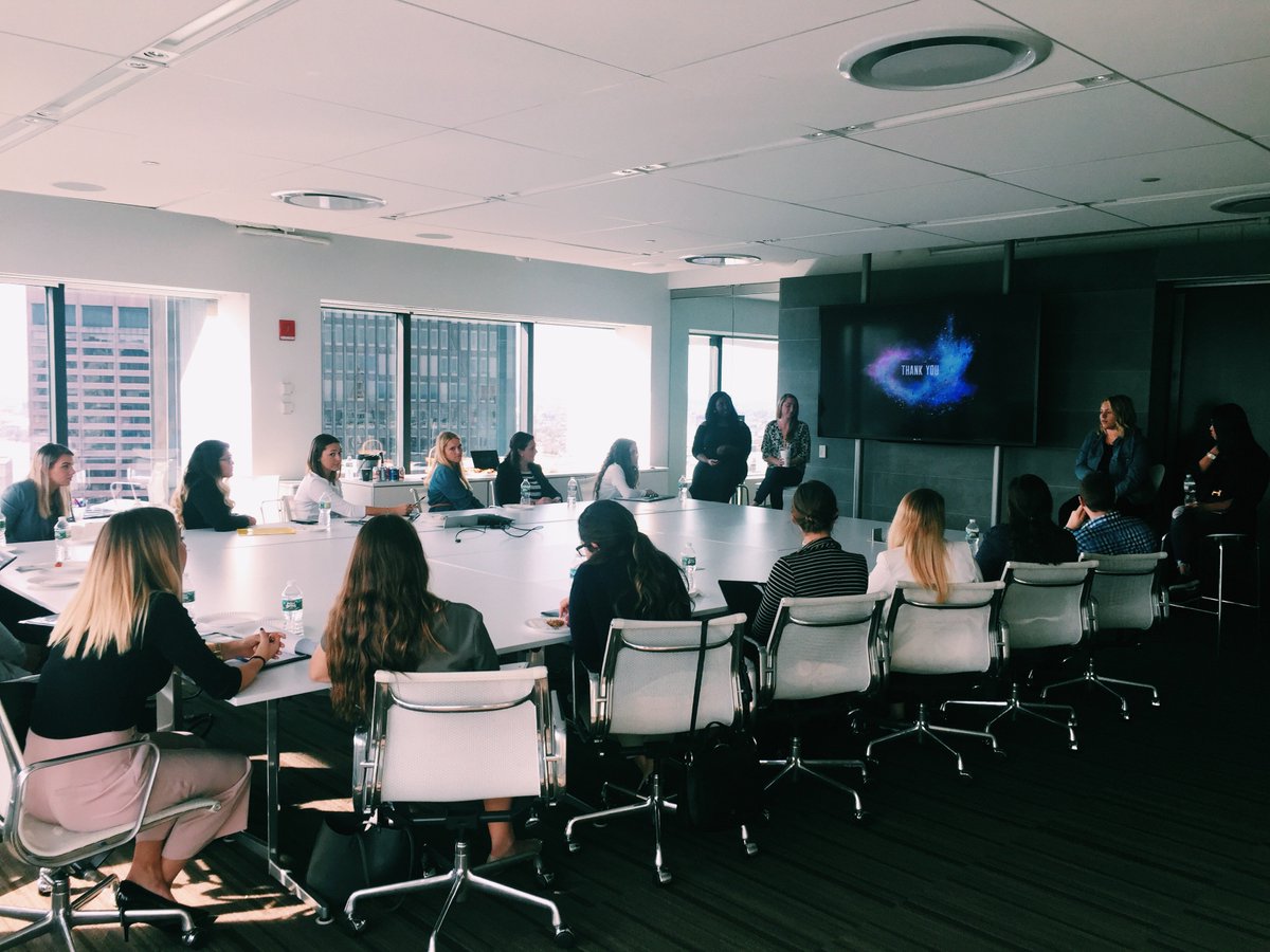 HH_Careers's tweet photo. We have @bentleyu in the house!👋 Big thanks to all the students who visited our Boston office today to learn more about Hill Holliday! https://t.co/6qq1BZA2H9
