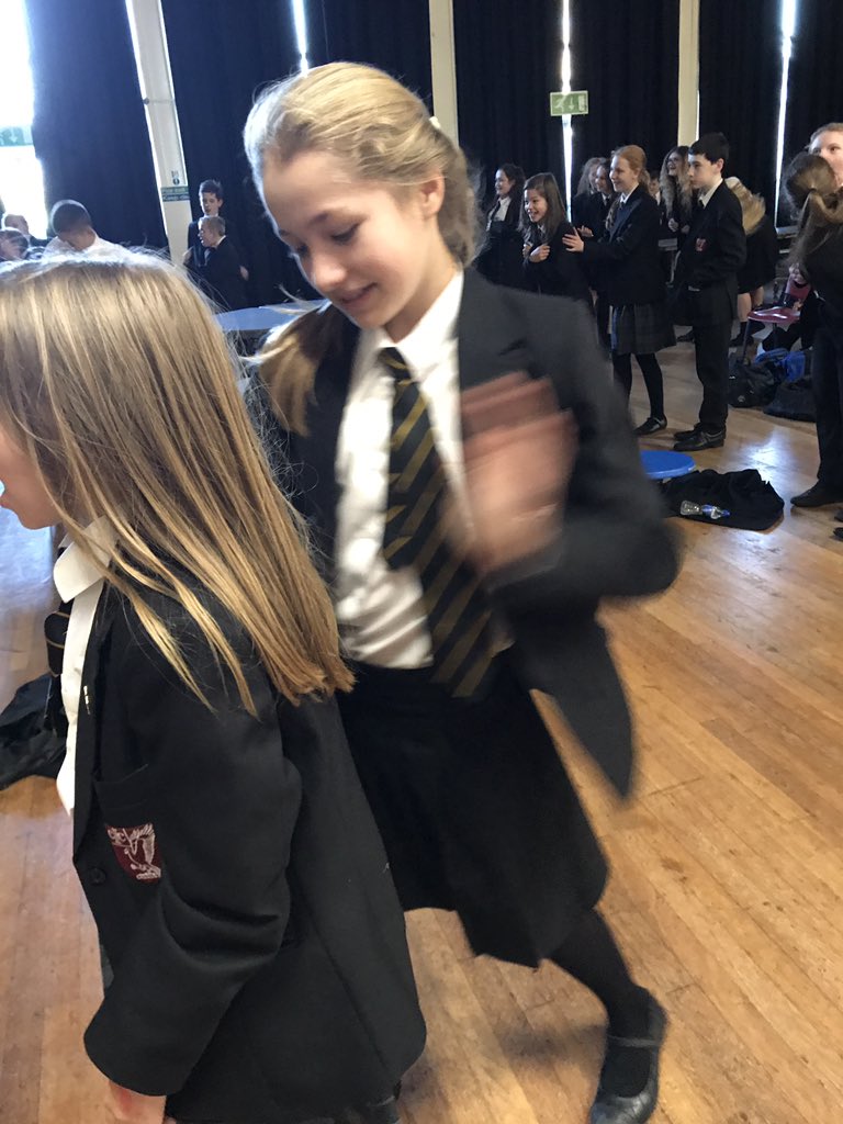 icknield_pe's tweet photo. Year 7s in action,learning what to do when someone's choking and other useful first aid. #bigfirstaidlesson https://t.co/Inf0MIHZTi