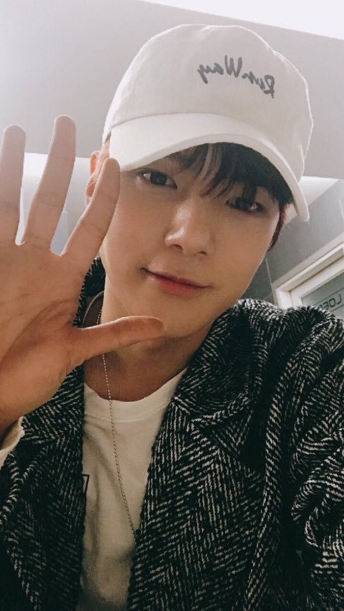 we love a man with big hands