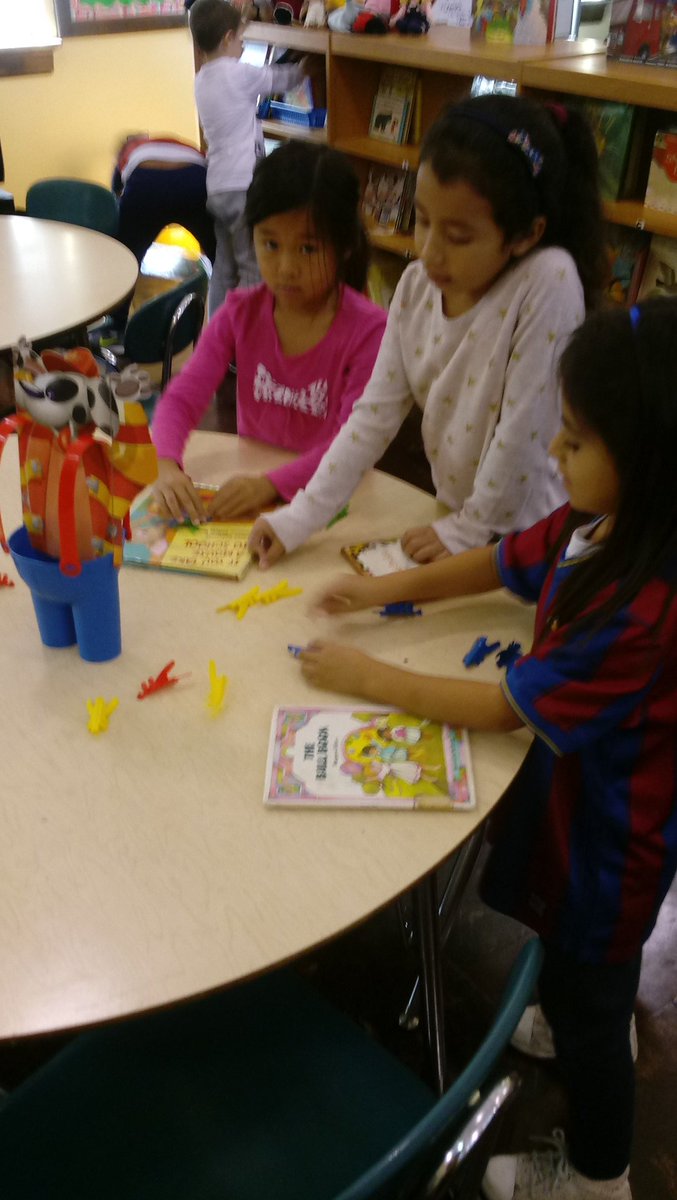 DWSMediaCenter's tweet image. Get a load 😆 of these levers grade 1 builds and works with to explore Simple Machines #WeehawkenTSD #weebuild #inquirylearning