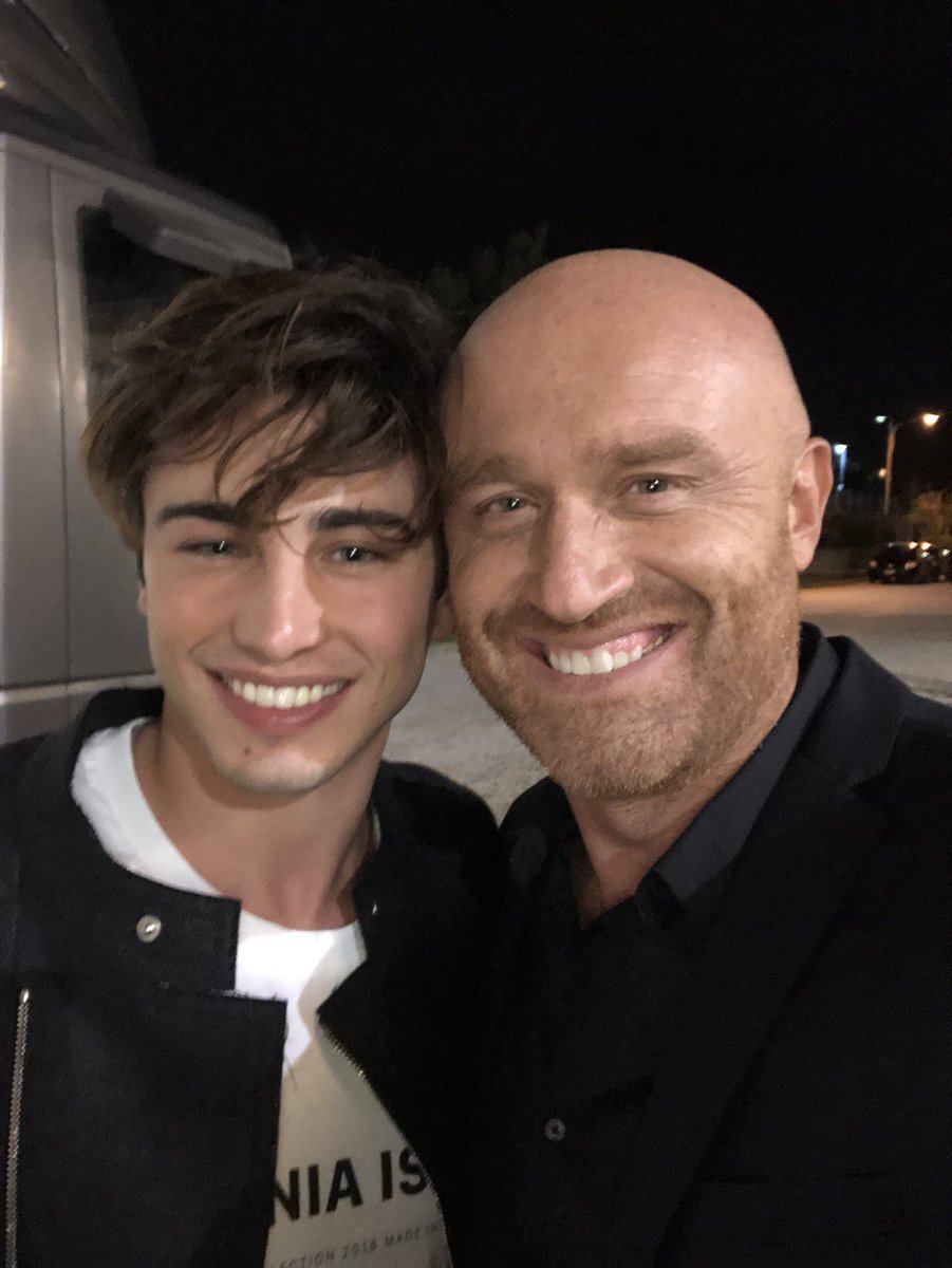 Rudy Zerbi Pa Twitter La Cosa Piu Bella E Che Anche Sei Primo In Classifica Rimani Uguale A Quando Ad Amici Avevi Paura Di Non Essere All Altezza Degli Altri Https T Co Bvbrfp6tlb