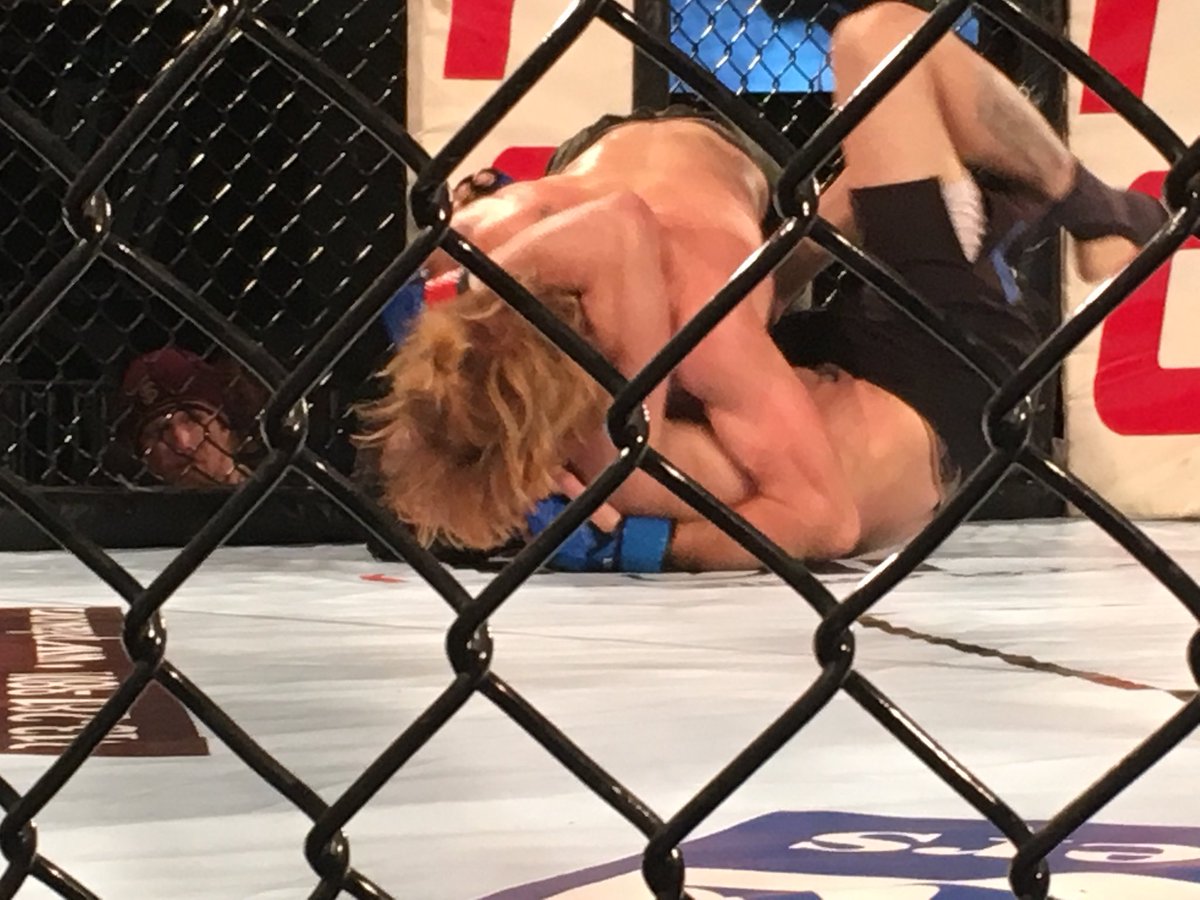 MyNameIsWojcik's tweet photo. Bush dominated 2nd round & drew blood above left eye @TheLegalManMarc #RFC41 https://t.co/Tx4iDsx0GX