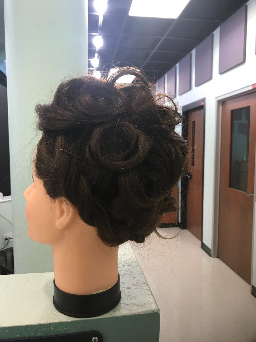 smiliesfacez's tweet photo. Updo #2 by yours truly!!! https://t.co/3Hd8uBbWf4