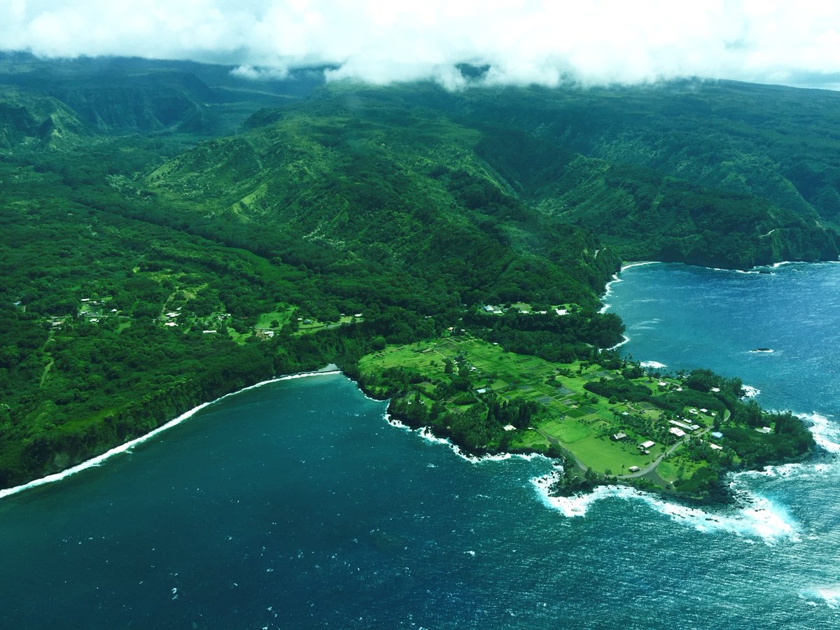 MokuleleAir's tweet photo. #Hana a #tropical #paradise on #Maui with #beautiful #waterfalls and rugged #shorelines #fly with #Mokulele to get the best #view from above https://t.co/Jd2GXOCab9