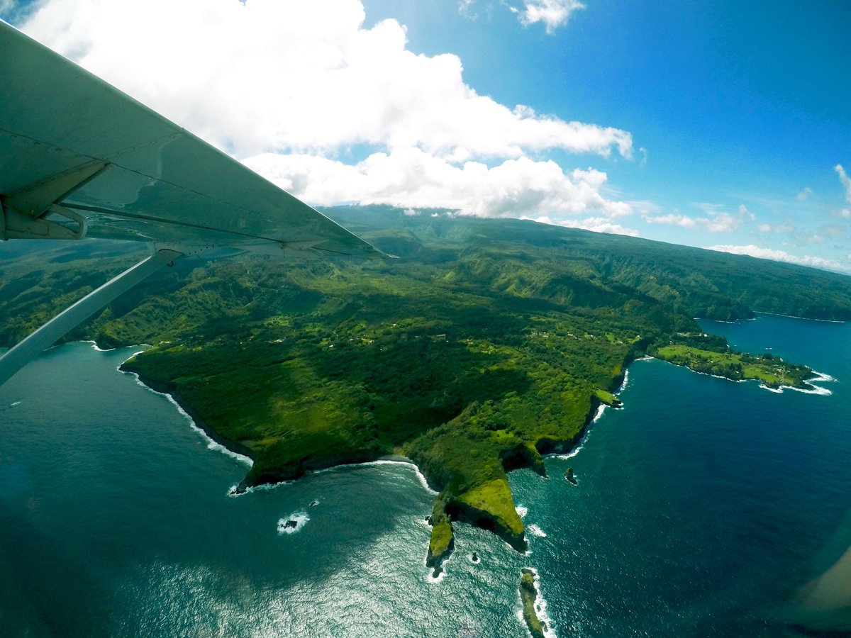 MokuleleAir's tweet photo. #Hana a #tropical #paradise on #Maui with #beautiful #waterfalls and rugged #shorelines #fly with #Mokulele to get the best #view from above https://t.co/Jd2GXOCab9