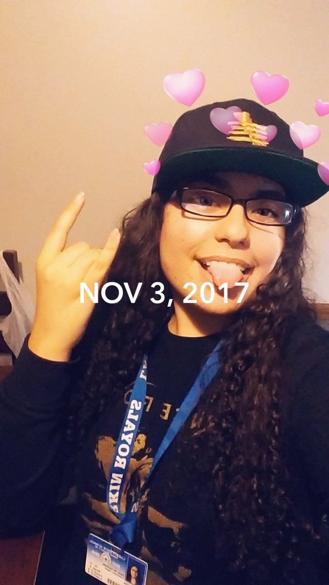 Coraliz_Royce15's tweet photo. Always gotta show of your merch anywhere I go🔥🤘 @PrinceRoyce #ootd #highschool #JuniorYear #PrinceRoyceFIVE #MissingTour ❤️ https://t.co/Bgyv7LThwj