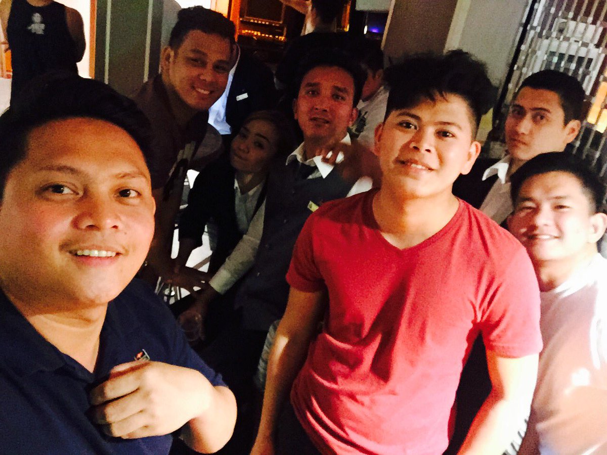 akocwill's tweet photo. Isang petmalu na gabi para sa mga tunay kong kaibigan :) https://t.co/E0sEzs2qaF