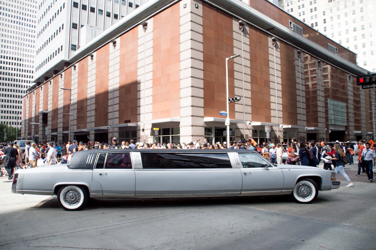 larry_htx's tweet photo. #AstrosParade #astros #htxRenaissance #parisofthe20s https://t.co/31BMG4VX4B