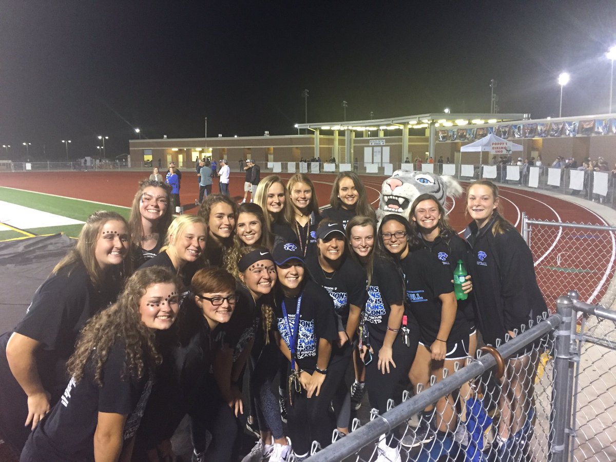 Your 2017 AAAAA State Champs about to be recognized at halftime ☺️👍🏻🎉👏🏻 <a href="/ElstonMorgan/">Morgan Elston</a> @madbrownnnn <a href="/tinabell00/">Martina Maloch ☼</a>
