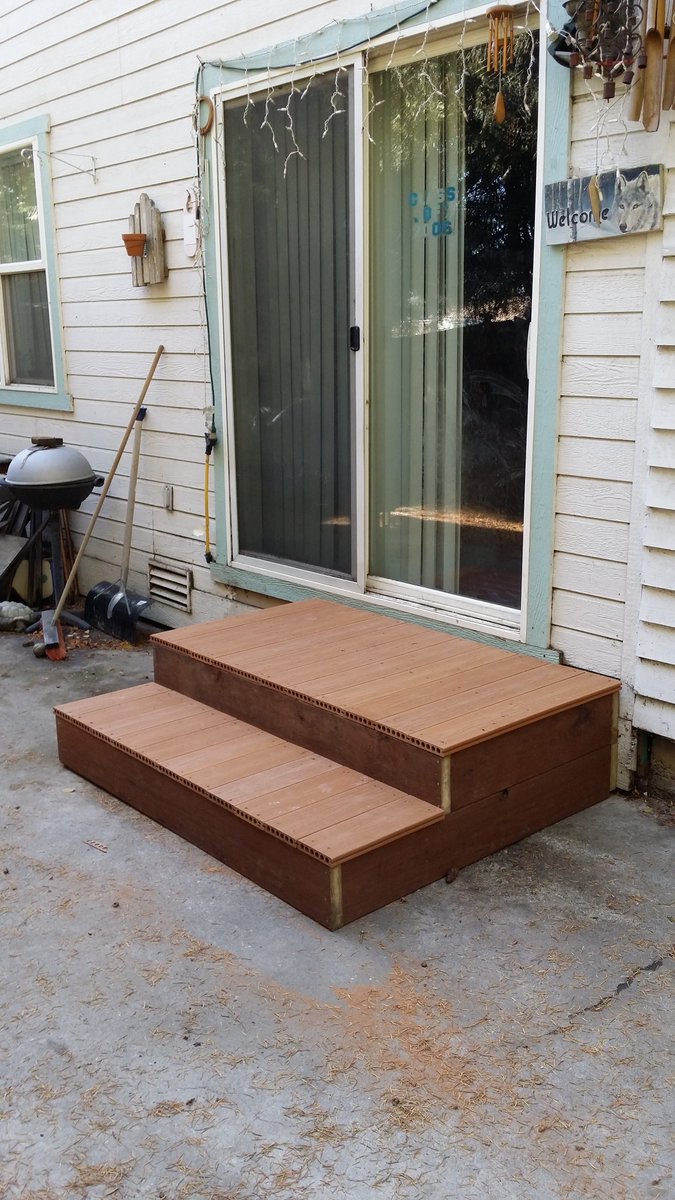 Maestro_Wilson's tweet photo. First construction class community project! #weareehs #EHSshopdogs https://t.co/9lPTXpBhVU