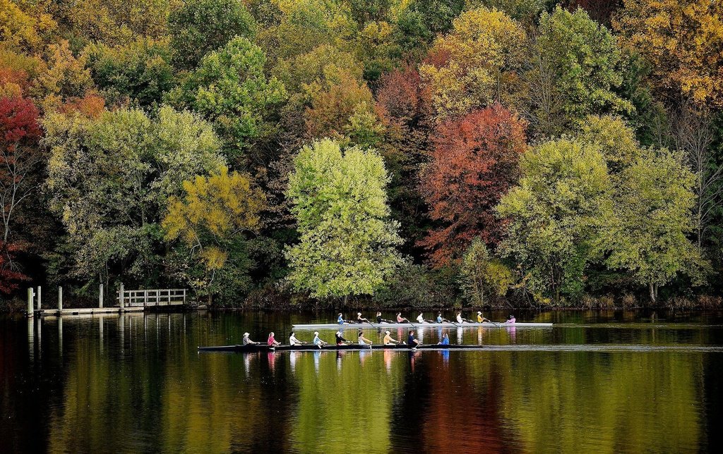 CourierTimes's tweet photo. Students from #VillaJosephMarie's rowing class, navigate a colorful Lake Luxembourg at Core Creek Park in #Middlet… https://t.co/q6rPMPhCdv https://t.co/dyIOsJUrff