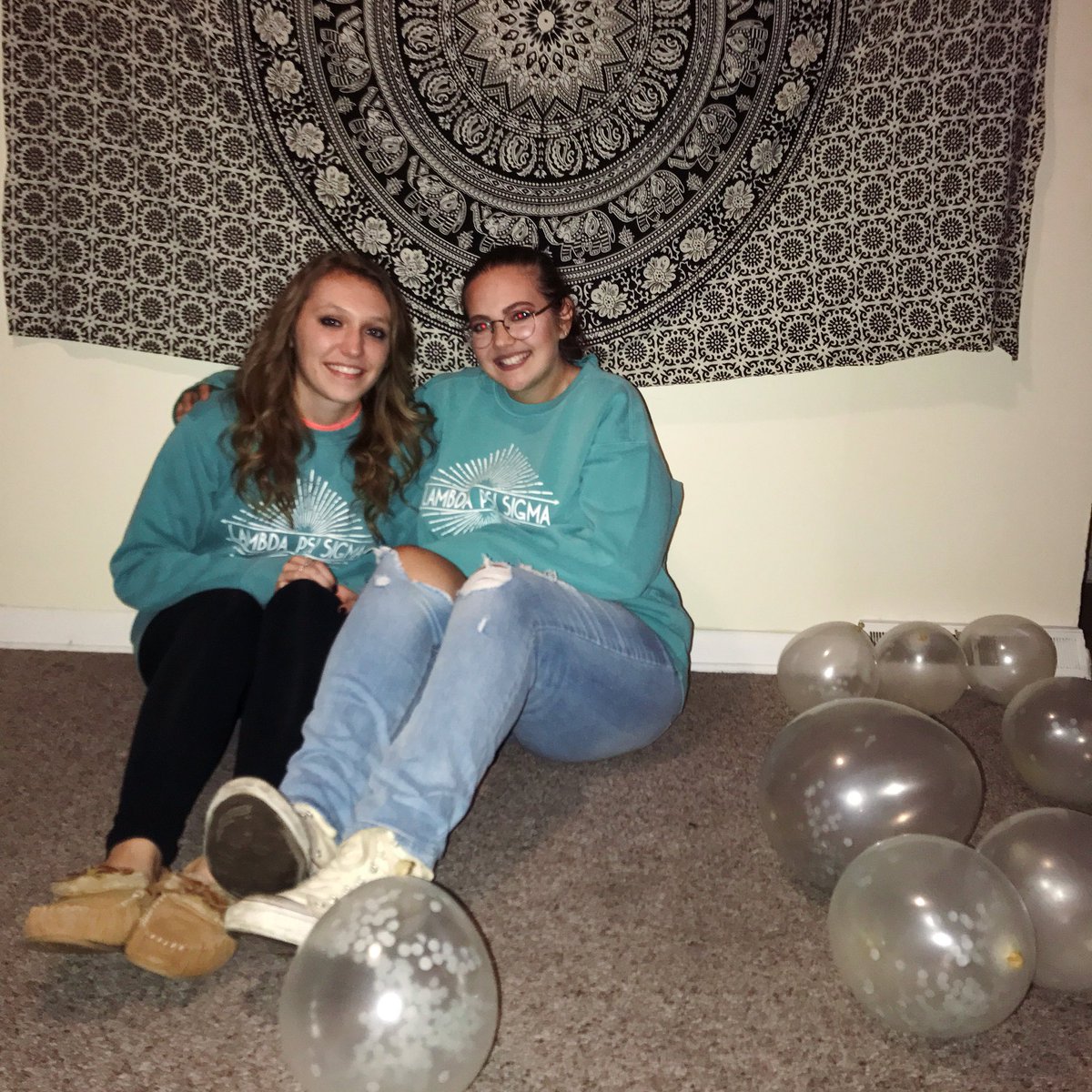 ChelseasBig3's tweet photo. Guess you know who I am now.💙 big lil fall '17 https://t.co/ABpE3rBXzG
