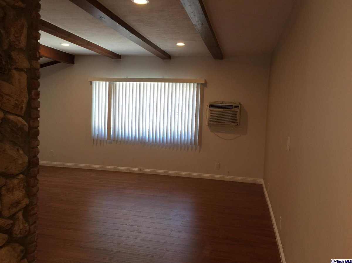 Remax_Optima's tweet photo. This property in Woodland Hills is the perfect short or long-term rental for those ready to move straight in https://t.co/ZYAD0IXGS2 https://t.co/KAGEyosbJx