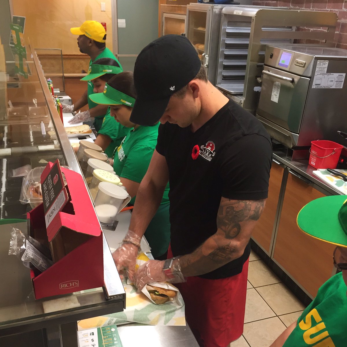 Make #WorldSandwichDay one to remember, help us feed hungry Canadians - buy a sub, 21oz drink, and donate to the cause! #Here2Help #Subway