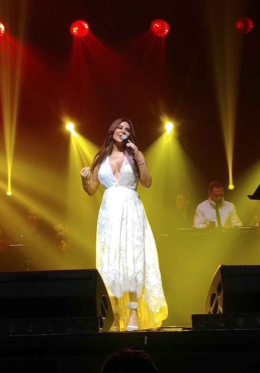 jananIQ_kh's tweet photo. ملكة المسرح @elissakh 
#ElissaInOlympia https://t.co/xck29Op1TV