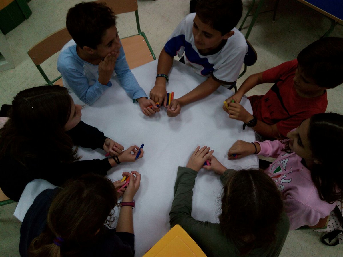 CtGrupos's tweet photo. Esta tarde nuestros chic@s de GA2 han creado sus castillos y sus normas con el fin de mejorar como grupo. #Mueveteconlosgrupos #GVXCT #GA2 https://t.co/NpHwBoDAjl