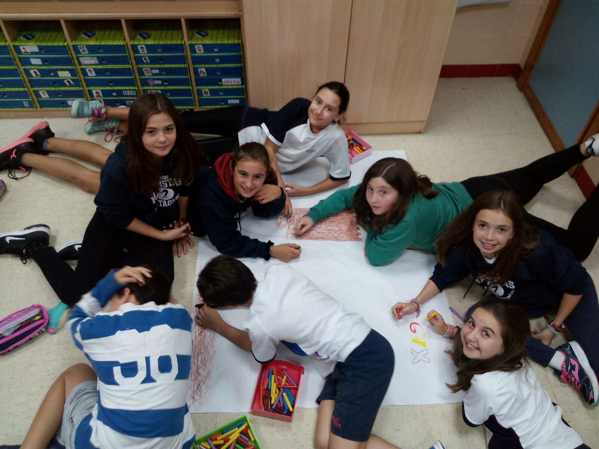 Esta tarde nuestros chic@s de GA2 han creado sus castillos y sus normas con el fin de mejorar como grupo. #Mueveteconlosgrupos #GVXCT #GA2