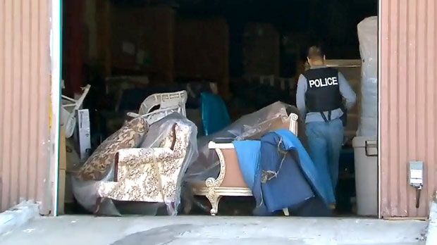 LocalmoversT's tweet image. Three more charged in moving company scheme to extort families!!

#Movingcompany #Moving #Scam #Toronto

buff.ly/2h9hGvP
