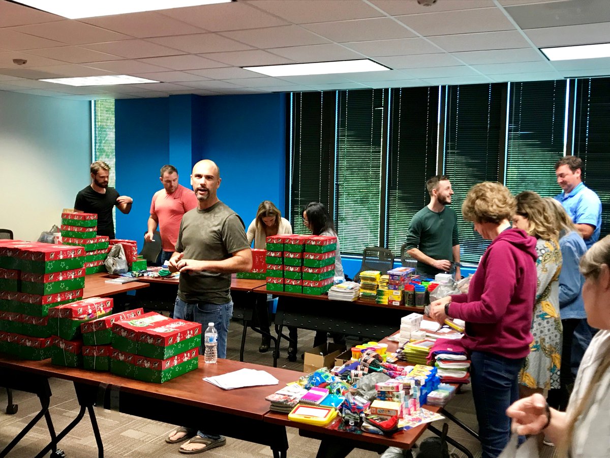 lendingdotcom's tweet image. We're getting in the Christmas spirit early this year @occshoeboxes.  A great turn out for a great cause! #ipackedashoebox