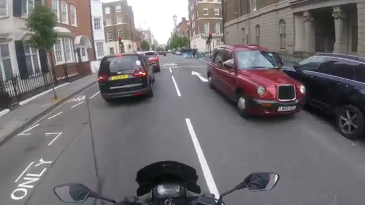 2StopsPlzBoss's tweet photo. @Dan_K1980 @TopHat_247 @TflRUseless @welwynrv @HCTEuk #knowledgefail cabbies who also go wrong way in 1 way streets, care to comment? https://t.co/PYdXXSd9C2