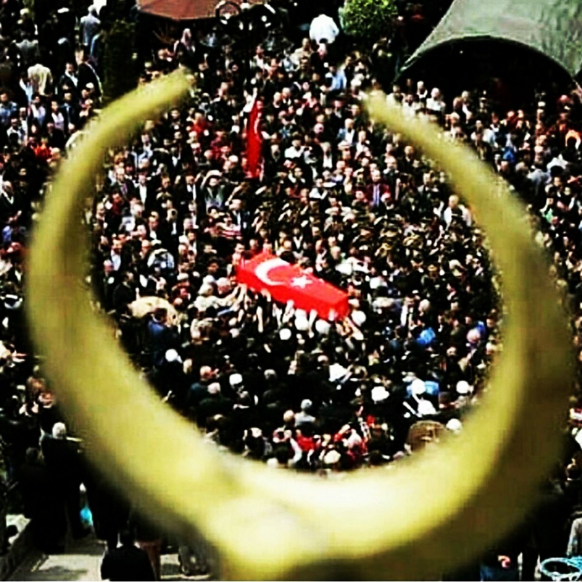 GlsmYlmz_tr's tweet photo. Hilâle yıldız,bayrağa al oldular!
#Vatanİçin #canveren #birileriVar #pöh #jöh #mehmetçik #polis #jandarma #kutlusevda #nemutlutürkümdiyene https://t.co/muN65r2OuK