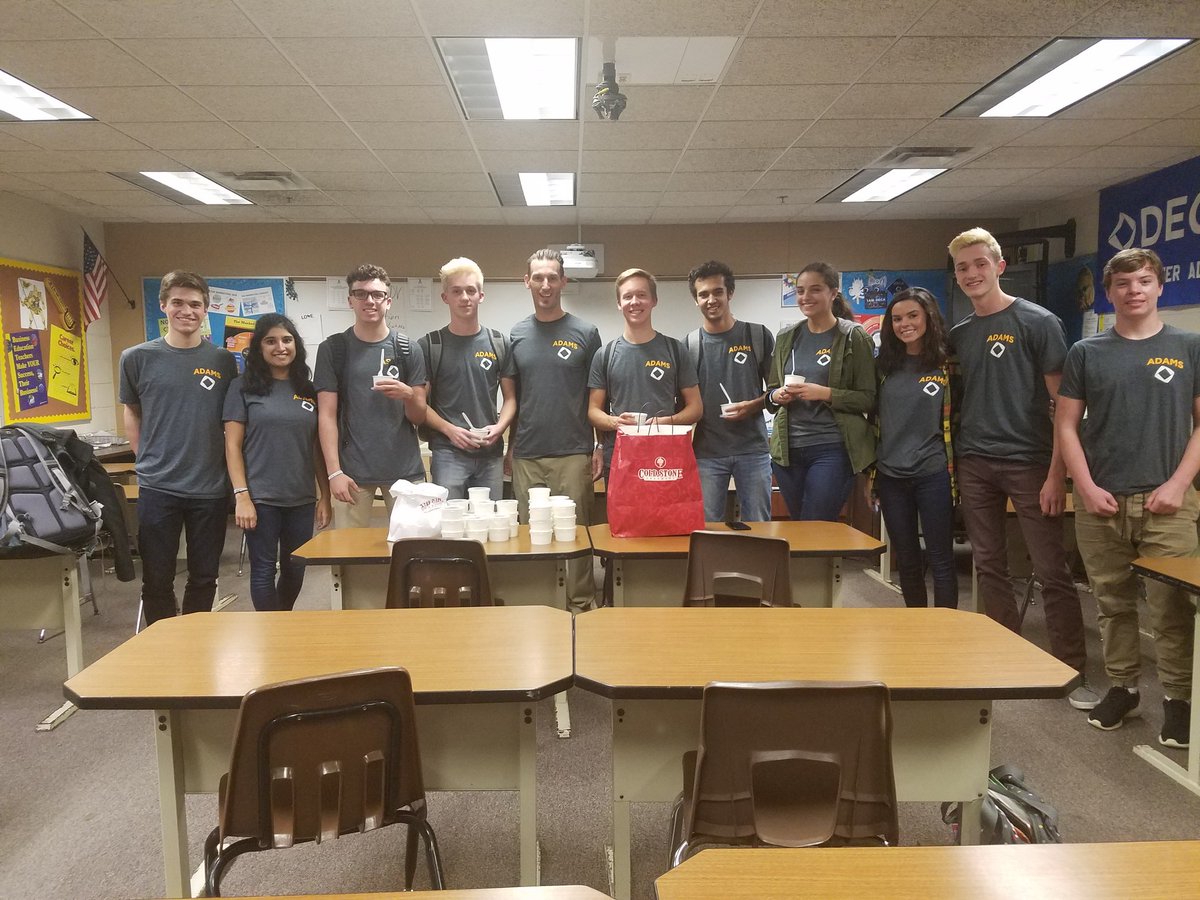 DECA_Griffin's tweet photo. And that's a wrap on Rochester Adams Highschool #DECAspiritweek !! https://t.co/9BtDC1yI9C