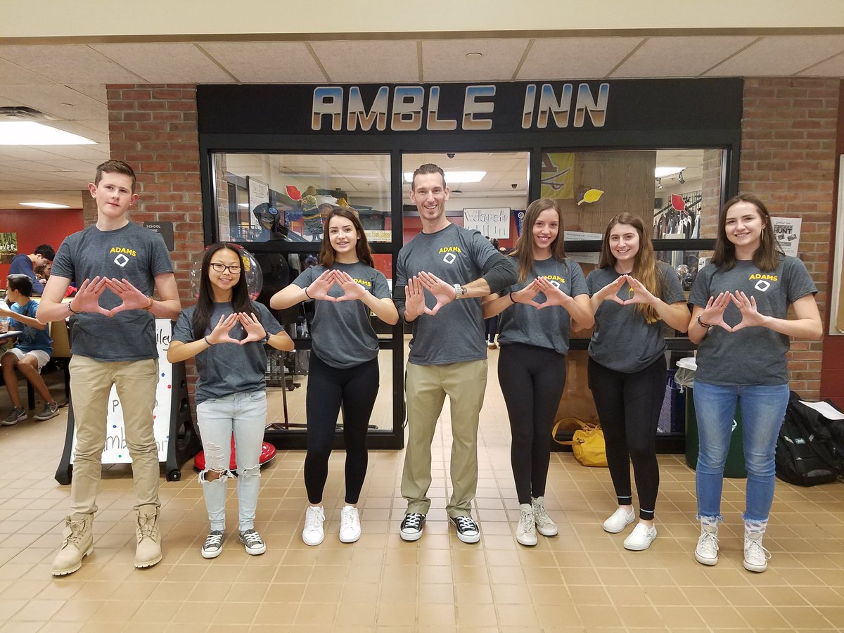 DECA_Griffin's tweet photo. And that's a wrap on Rochester Adams Highschool #DECAspiritweek !! https://t.co/9BtDC1yI9C