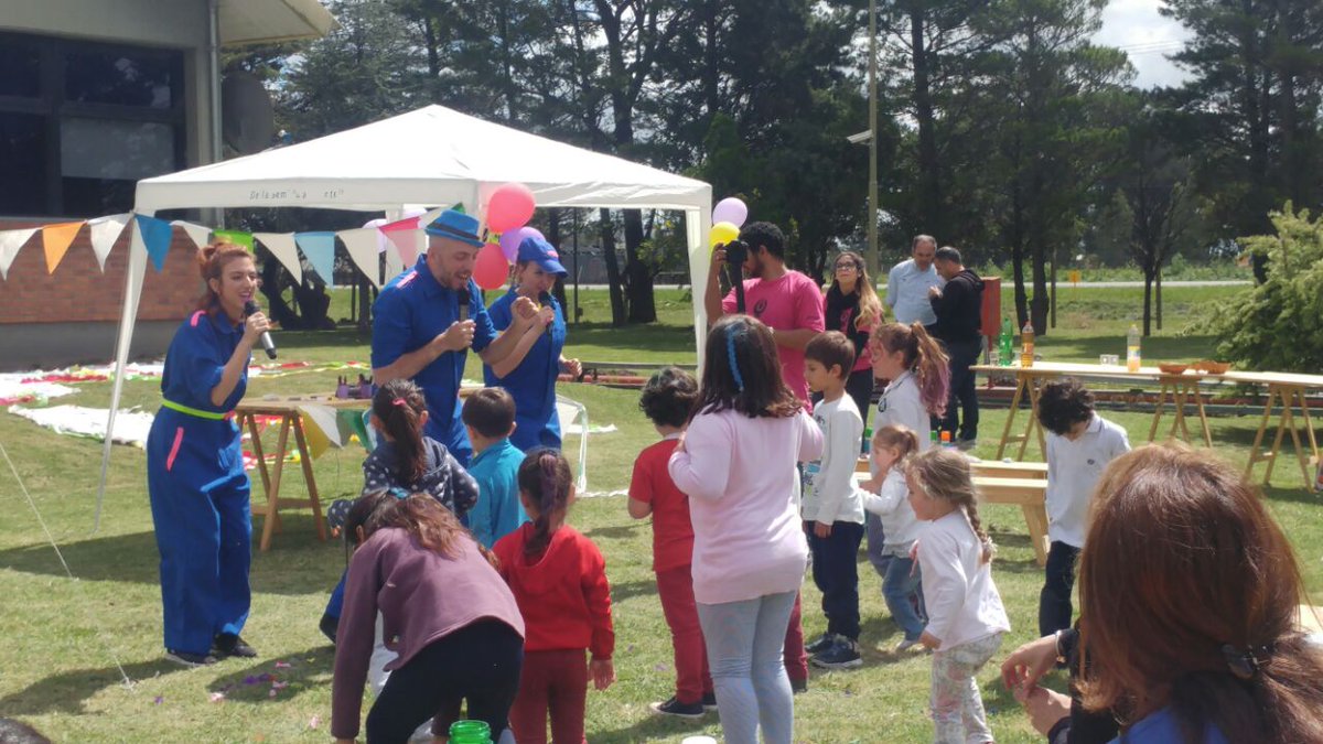 PitucoEventos's tweet photo. #LaBandaDePituco en #TresArroyos #FamilyDay organizado #FuegoDelSur #QuilmesCerveza ph @YEAProductora 
#AntoPosso #JuliMidun #LucasGette 👦👧👱 https://t.co/fgmpif5NLM