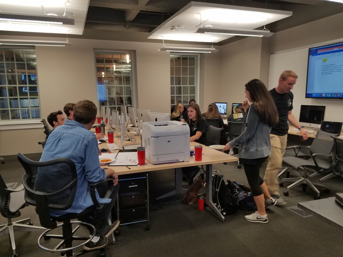 AngRogers_News's tweet photo. One giant think tank at USC today. Students & mentors work 24 hrs straight in #CreateAThon to make promo materials for 7 #Nonprofits https://t.co/SFc6zrEjD2
