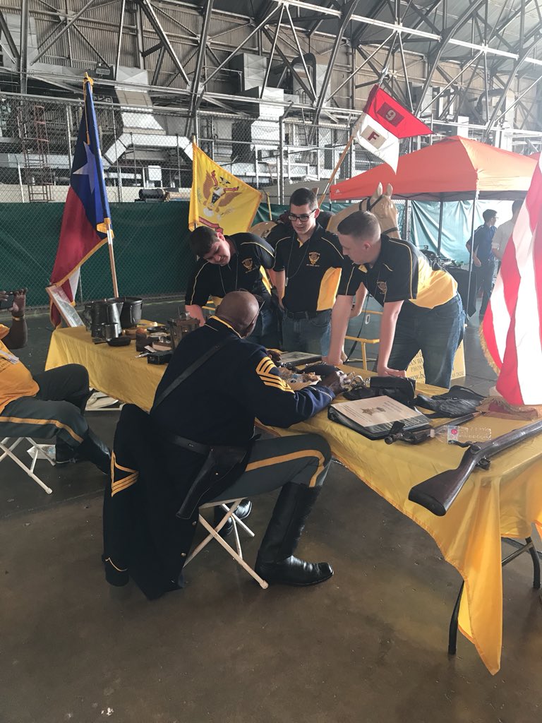 JROTC Cadets from <a href="/BrennanJROTC/">ThePhoenixofBrennan</a> visit with the Buffalo Soldiers! #JBSAAirshow <a href="/JBSA_Official/">JointBaseSanAntonio</a>