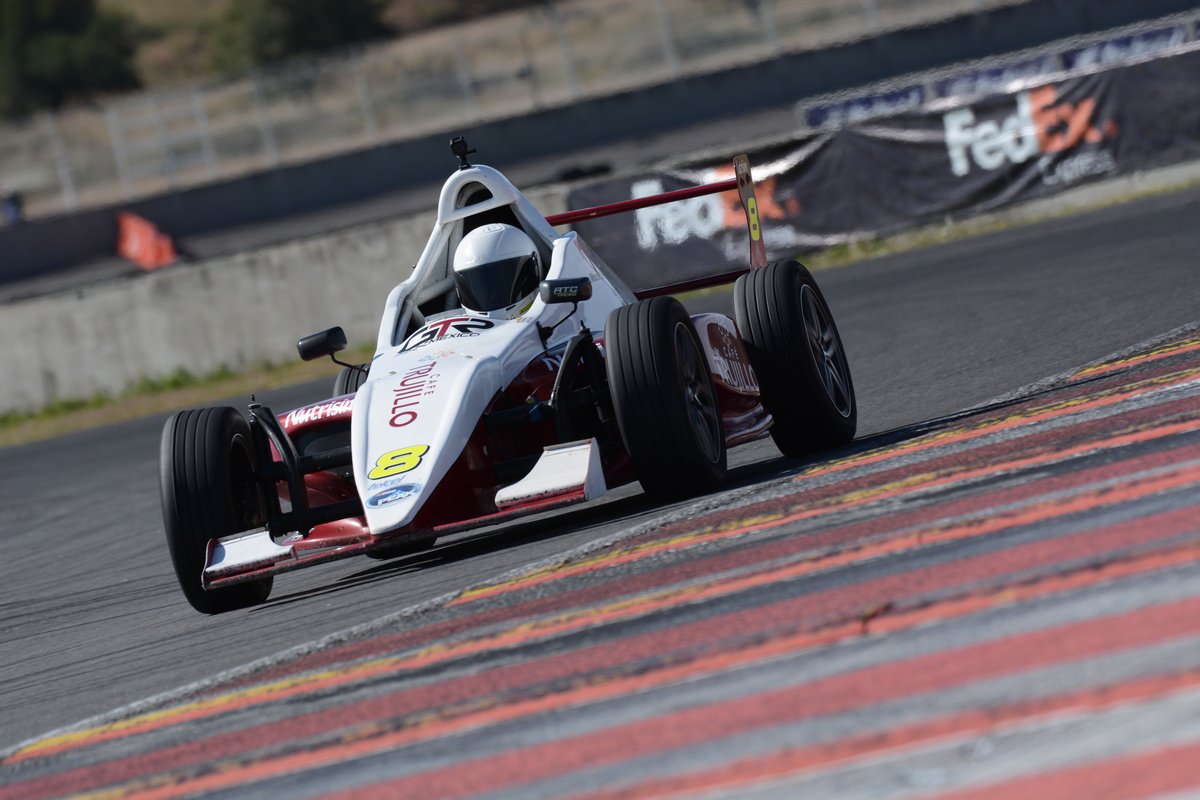 ladecuadroslp's tweet photo. "El #8 está más que listo y preparado para la última batalla del año" @enriquemezare1 #Cafetrujillo #GTR #Nutrisim #ATCRacing #F1800  #EMR https://t.co/7PlFJU7IqE