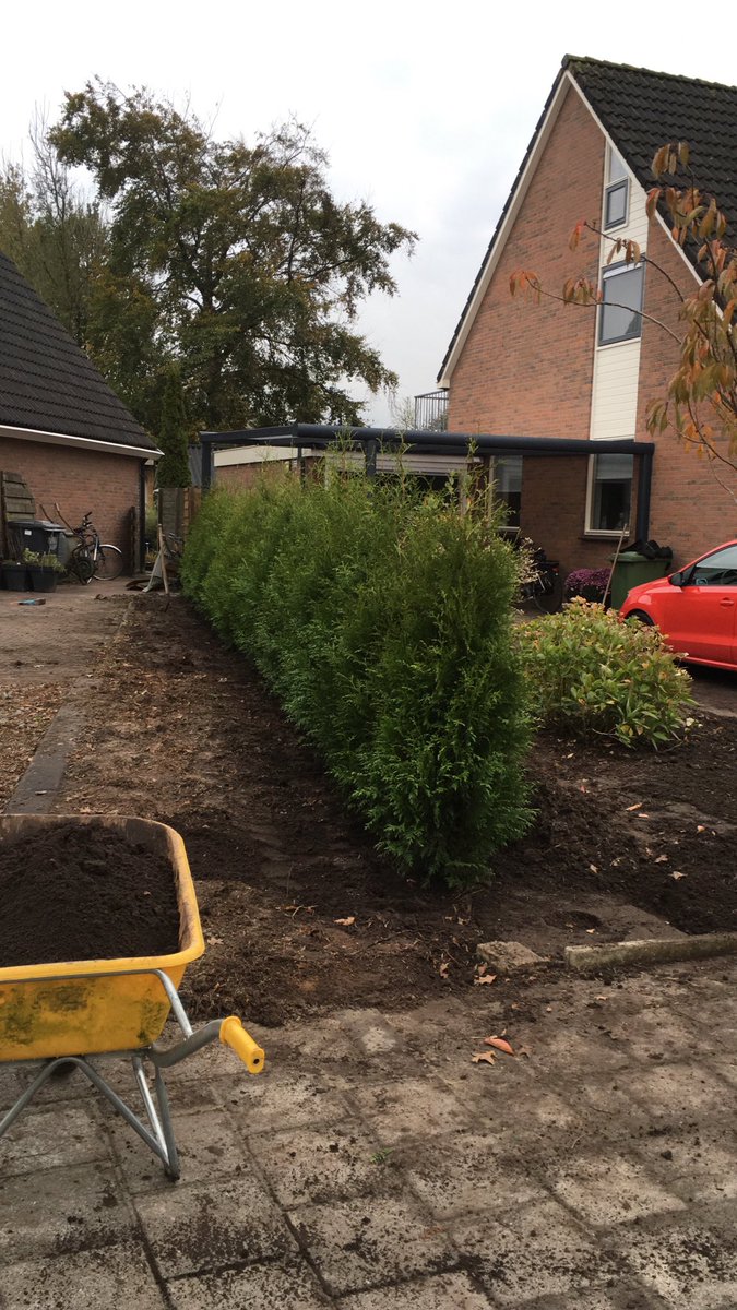 jansteringa's tweet photo. In opdracht van @Waterbedrijf de afsluiters vrij moeten maken  💰 https://t.co/jBIAhO2u1B