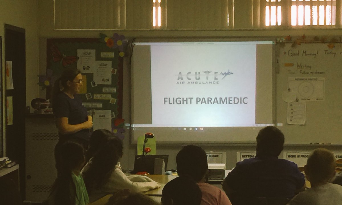 ElizabethHodgi1's tweet photo. Today I was invited to Career day for first and fifth graders. #careerday #acuteair #momlife #flightmedic #ilovemyjob https://t.co/Bp08QZbB7B