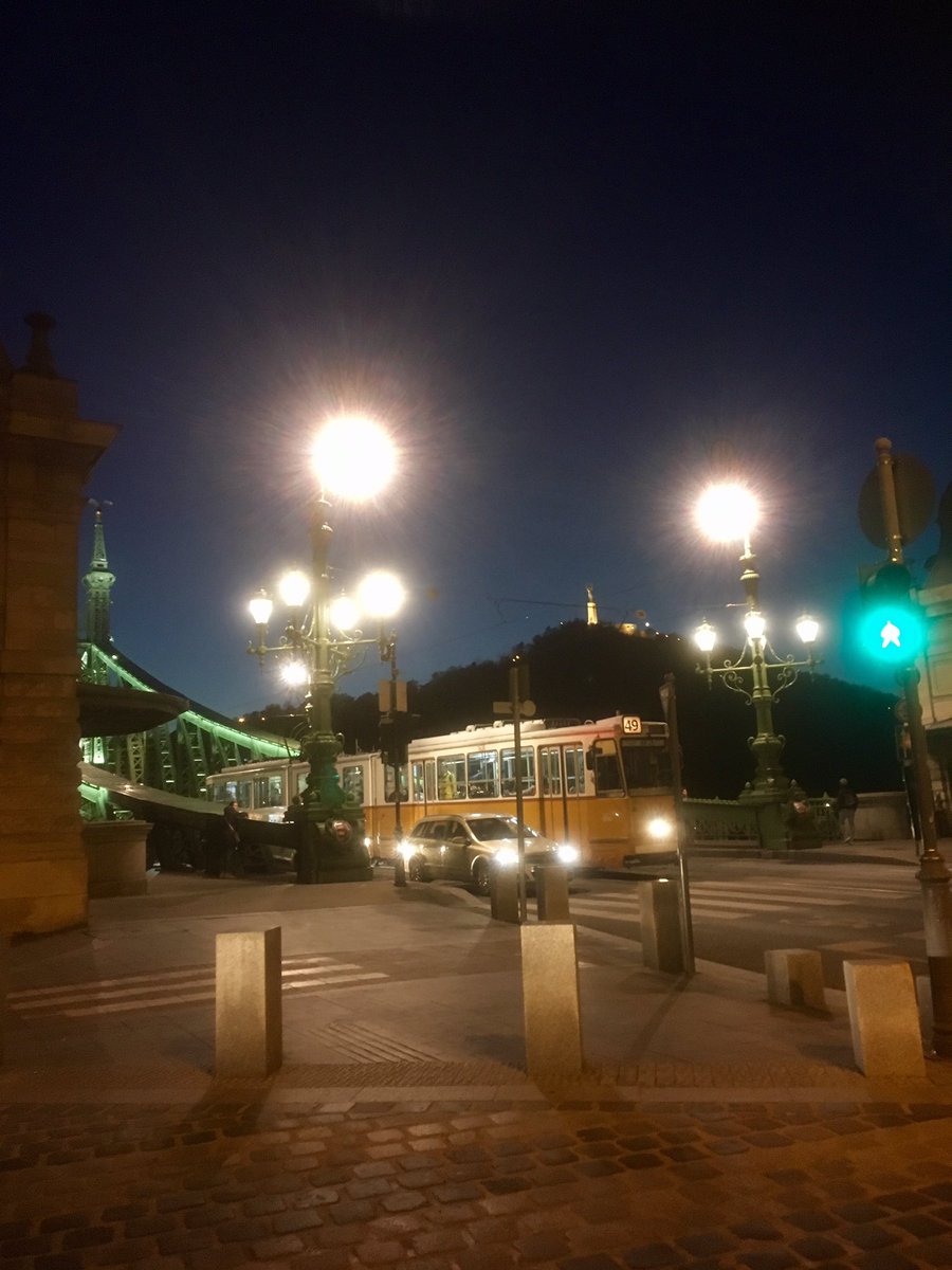 EmilieBataille_'s tweet photo. Welcome to #Budapest for the #CEMScf Career Fair by @cems_alliance with @bnpp_recrut partner schools 👍 https://t.co/G57njOfUAj