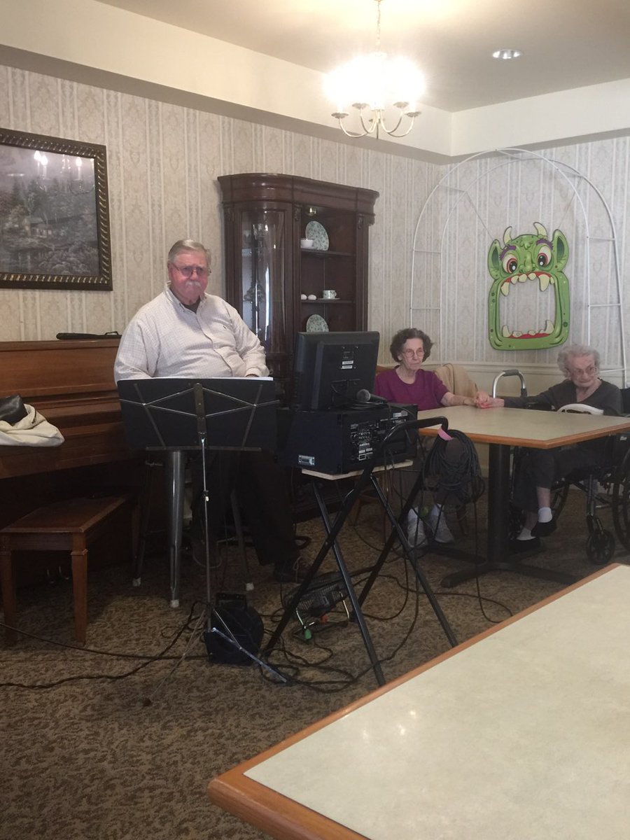 fountainviewLEC's tweet photo. Our residents always enjoy the music of Paul Gibbs. Oldies, country and big band, Mr. Gibbs never disappoints! #FrontierCulture https://t.co/ayKo74mijp