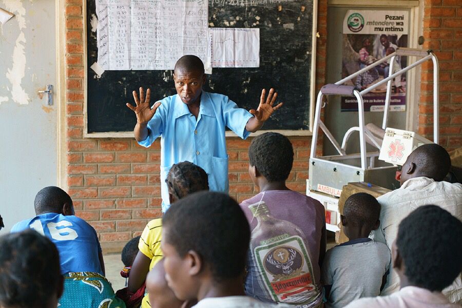 WaterAidAmerica's tweet photo. "Access to water in health facilities is a must. We need to wash our hands before & after treating patients" -Sholden, #Malawi #DeliverLife https://t.co/WB26YoRdAf