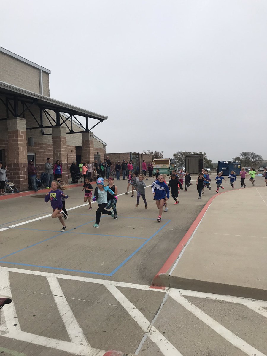 samremington2's tweet photo. Fun run fun! @carsonstars ran their hearts out today! https://t.co/snoihhmJPP
