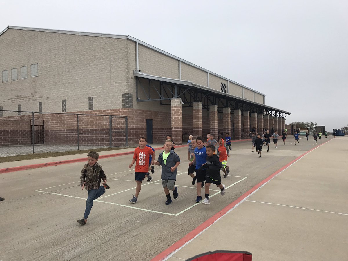 samremington2's tweet photo. Fun run fun! @carsonstars ran their hearts out today! https://t.co/snoihhmJPP