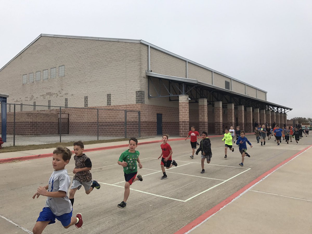 samremington2's tweet photo. Fun run fun! @carsonstars ran their hearts out today! https://t.co/snoihhmJPP
