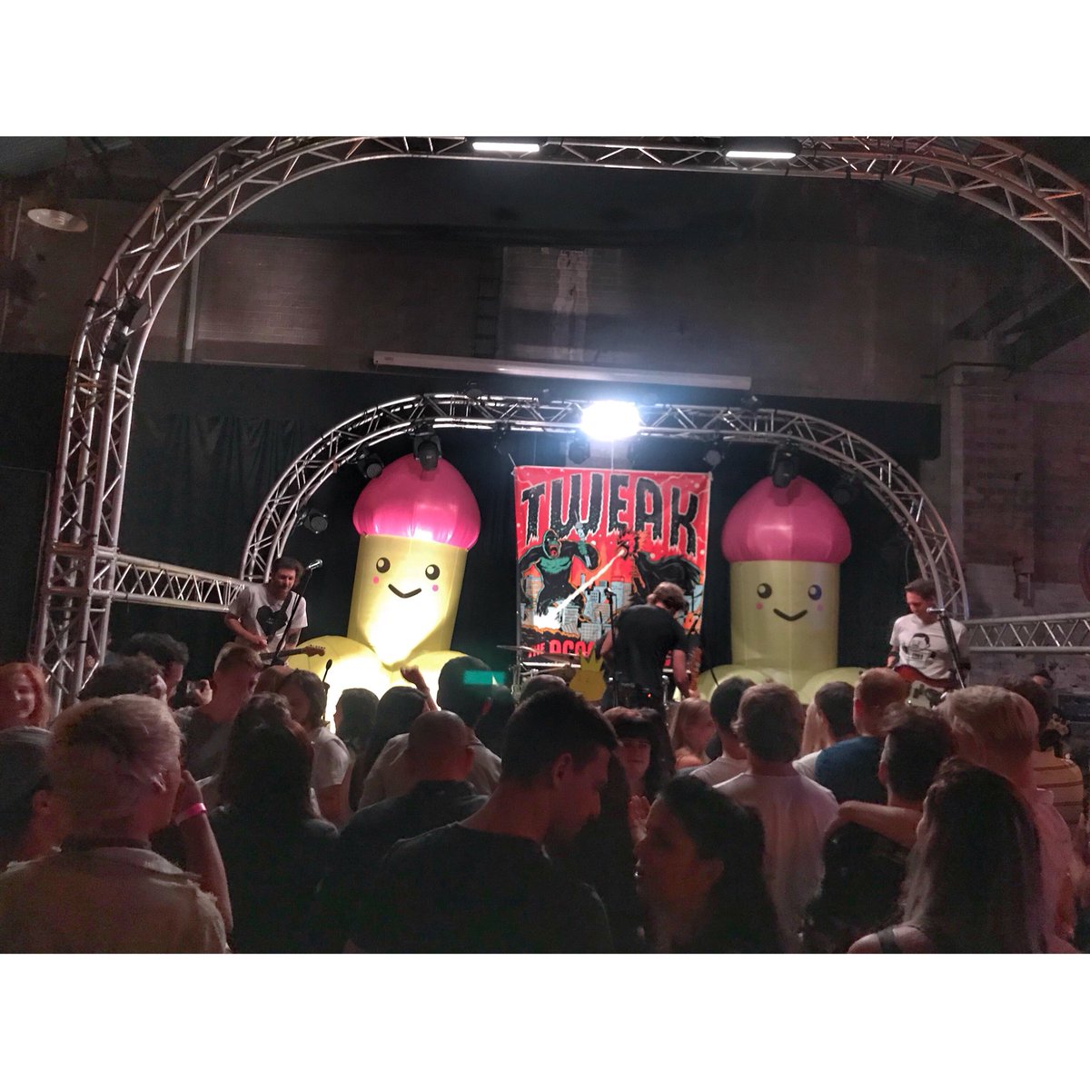 mymusicalmayhem's tweet photo. And #Acockalypse2017 is live. Hello @tweakband
#samusic #livemusic #pioneertownbars #penis https://t.co/C5YiyBfrXi