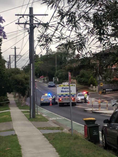 IntheCoveITC's tweet photo. Crime scene at Mowbray Road Lane Cove North #lanecove https://t.co/NEdhGDI8x3