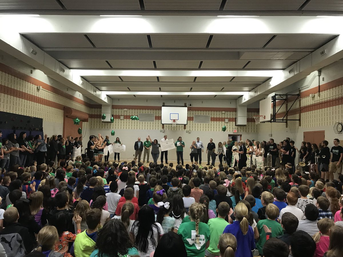 amyrollmann's tweet photo. Great day at Eagle Heights! Campus &amp; teachers received over $5000 from Azle Educational Foundation! #azleISDway #EHfutureofTX @azleisd https://t.co/byw7nsuIY9