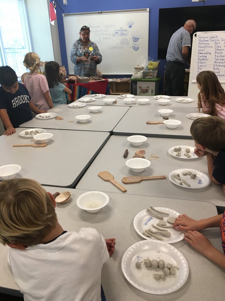 Price_Beehive's tweet photo. Using clay to make beads and pendants #earth materials @BrooksMuseumsES @Brooks_PTA https://t.co/wLSgdr7oiq