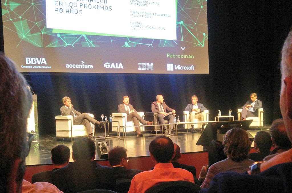 RafaMeLlaRo's tweet photo. La @cienciasunican en #inf40coddii en la mesa redonda con @MicrosoftES @AccentureSpain @IBM_ES @bbva @ClusterGaia https://t.co/jjgUQME262